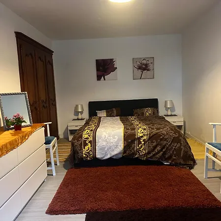 Double & Family In Tranquility In Blue Panzió Saint-Mars-sur-la-Futaie